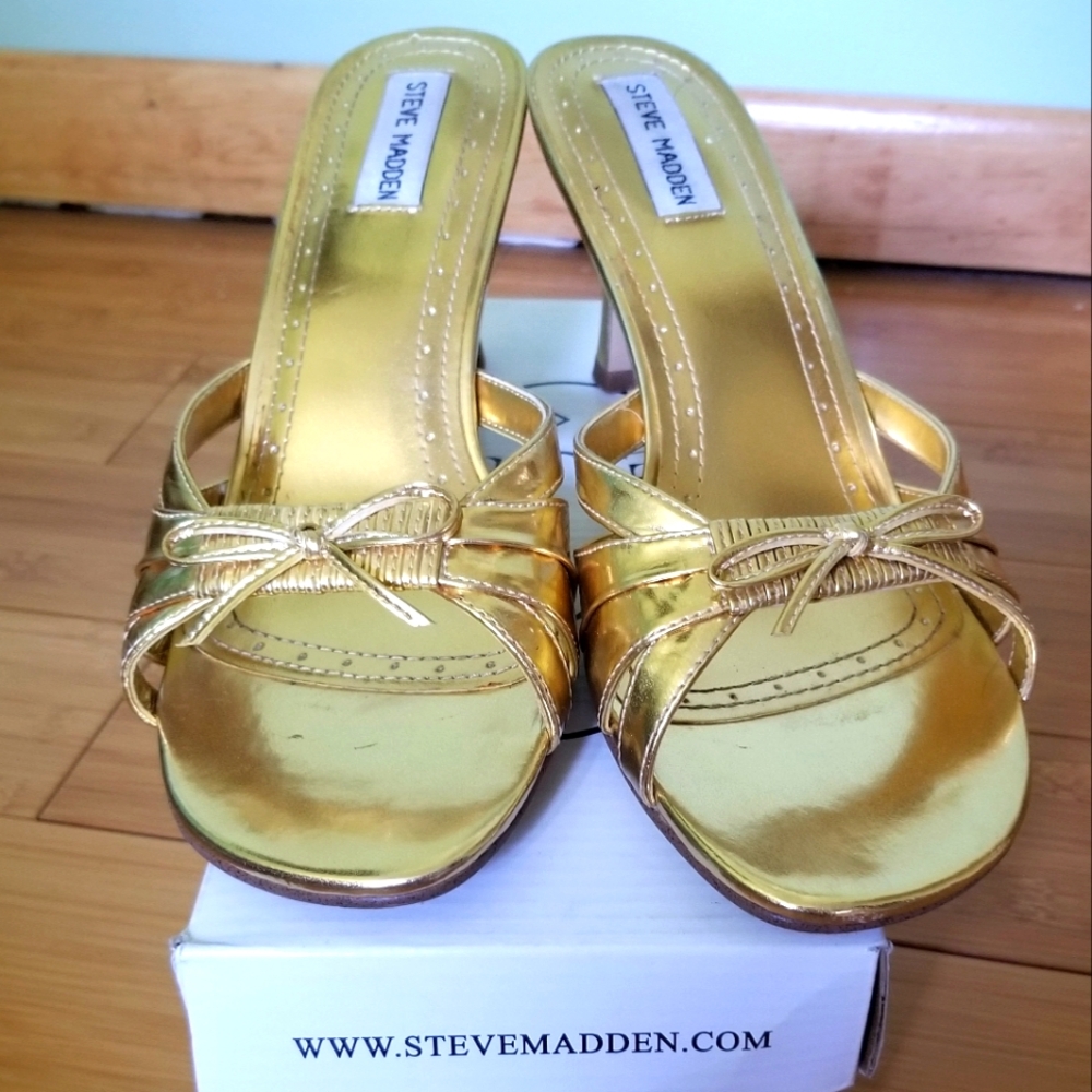 Gold bow top slide on heels size 10